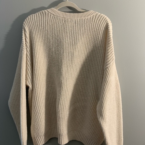 Women’s American Eagle sweater - Picture 2 of 3